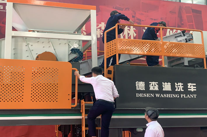 德森移動(dòng)淋洗修復(fù)車.jpg